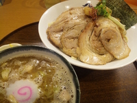 「淡成つけ麺 チャーシュートッピング」@麺や紡の写真