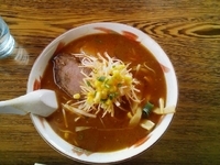 「赤カレーラーメン（大盛 麺硬め）」@めんじゃらけの写真