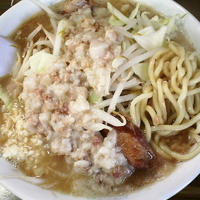 「ミニ豚イチロー（ヤサイ少なめ・ニンニク少なめ・アブラマシマシ）¥」@G麺烈伝 地雷屋の写真