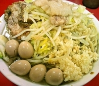 「小ラーメン（ニンニクマシマシ・アブラ）+うずら（650円+100」@ラーメン二郎 茨城守谷店の写真