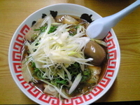 「ねぎ玉醤油らーめん750円+白ねぎ100円（トッピング無料券使用」@らーめん じゃげな 南箕輪店の写真