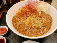 「ジャージャー麺（キュウリ抜き）+生卵 910円」@丸直の写真