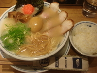 「渋英らあめん（バリかた・こってり）+小ライス」@らあめん 渋英の写真