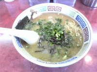 「長浜ラーメン（かため）700円+替玉（かため）￥150円」@ハングリードラゴンの写真