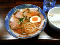 「肉増し醤油らーめん」@らぁ麺 MUGENの写真