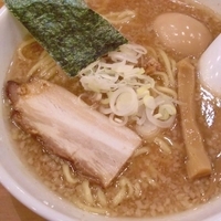 「節骨こってり味玉らーめん」@節骨麺たいぞう 新宿歌舞伎町店の写真