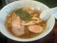 「醤油ラーメン 450円」@手打ちラーメン 新華の写真