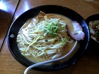 「白味噌ラーメン+麺大盛り」@らーめん 味噌工房 町田店の写真