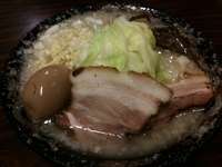 「白参上ラーメン（大盛）680円+味玉100円+温やさい50円」@煮干 丸めの写真