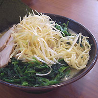 「塩ネギラーメン大盛+大盛+国産生ホウレンソウ +モヤキャベ」@町田商店 本店の写真