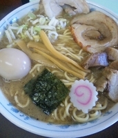 「中華そば650円+大盛り100円+半肉盛り150円+味玉100円」@次念序の写真