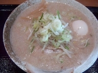 「とんこつラーメン+味玉(ぱど読者サービス)500円」@らーめんダイニング道の写真
