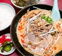 「坦々めん（太麺）+半ライス+税（800円+160円+48円）」@手打らーめん 珍来軒の写真