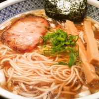 「煮干ら～めん（醤油）￥850 + 大盛￥100」@七重の味の店 めじろ 代々木店の写真