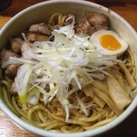 「煮干し汁なし（中） 650円+炙りチャーシュー（短冊で） 100」@らーめん 破顔の写真