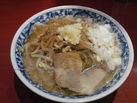 「らーめん（にんにく）600円,たまねぎ70円,節粉80円」@らーめん大 大森店の写真