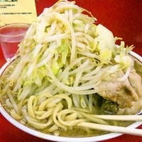 「大ラーメン+崩しブタ（麺カタメ?/ヤサイマシマシ/ニンニクマシマ」@ラーメン二郎 茨城守谷店の写真