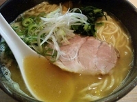 「鐙らぁめん￥690 （ランチタイム大盛り無料）」@麺や鐙壱番の写真