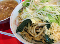 「ザルラーメン+チーズ（ニンニクヤサイ）@700+100」@ラーメン二郎 府中店の写真