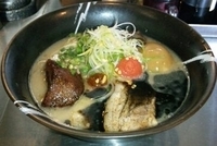 「らーめん黒ぜんぶのせ」@南青山の写真