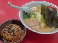 「Aランチ （醤油らーめん） ￥680」@ラーメン山岡家 伊勢崎宮子店の写真