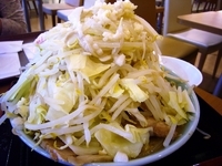 「ミソ・中【全部増し、野菜ダブル】（820円）+豚増し（200円）」@ジャンクガレッジ イオンレイクタウンmori店の写真