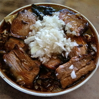 「チャーシューメン（￥700）やくみ（￥50）」@梅乃家の写真