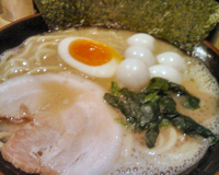 「らぁめん（650円）脂少なめ+うずら（50円）」@上尾らぁめん 本店の写真