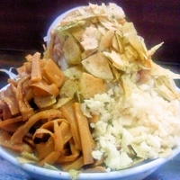 「ライトイチロー（ヤサイニンニクアブラ）+砕きポテチ+辛しメンマ」@G麺烈伝 地雷屋の写真