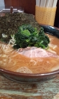 「らーめん（麺硬め） [680円]」@横浜家系豚骨醤油極太麺 侍 本店の写真