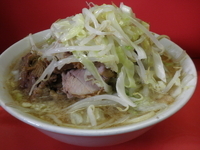 「ぶた入りラーメン（700円）ニンニク」@ラーメン二郎 三田本店の写真