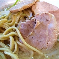 「ぶた入りラーメン 麺半分 ニンニク 850円」@ラーメン二郎 新宿小滝橋通り店の写真