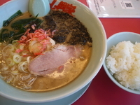「礒とんこつラーメン（780）+半ライス」@ラーメン山岡家 東千葉店の写真