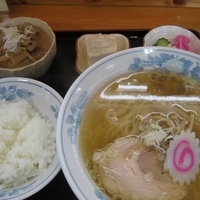 「ランチCセット（ラーメン、ライス、もつ煮、奴、漬物）780円」@手打ラーメン 竹ノ屋の写真