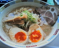「白濁ラーメン(¥700)」@らぁめん酒房 手打ちラーメン まるめしあんの写真