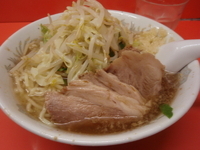 「豚入りらーめん（750円）（ニンニク）+大盛（100円）」@らーめん いごっそうの写真