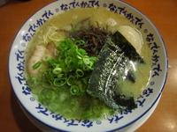 「ラーメン+味玉（700円+クーポン）」@なんでんかんでん 東京本店の写真