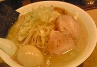 「ラーメンこってり+味玉+白ネギ」@野方ホープ 目黒店の写真