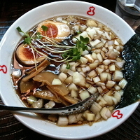 「チャーシュー麺（￥750）トッピングタマネギ（￥50）」@竹岡ラーメン 梅乃家 五反田店の写真