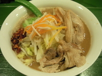 「ヤサイカライ 半肉 ライスボール」@インフィニの写真