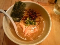 「鶏にぼラーメン（麺:ふつう）+替え玉（麺:やわ）」@鶏の骨の写真