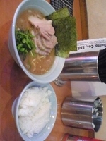 「チャーシュー麺（並・オオメ・カタメ・コイメ） 無料ライス 850」@武蔵家Paul柳萬の写真