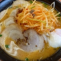 「ねぎ味噌チャーシュー（温泉たまごトッピング）」@くるまやラーメン 青井店の写真