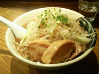 「ら～麺（大盛り）（野菜まし）+チャーシュウ1枚」@麺屋武蔵 虎洞の写真