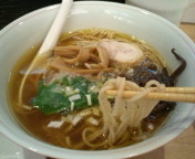 「本枯中華そば（鶏チャーシュー・きくらげ・メンマ）700円」@本枯中華そば 魚雷の写真