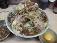 「国産豚メン（ヤサイ・アブラ）+ニンニク（50円）+生玉子（50円」@ラーメン富士丸 北浦和店の写真
