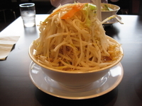 「小次郎醤油 メガ盛り にんにく少なめ （￥720）」@ラーメン 剣信の写真