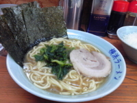 「ラーメン+ライス（650円+100円）」@横浜ラーメン 山賊の写真