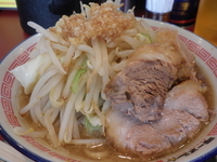 「ラーメン（700円）野菜・カラメ・ニンニク」@ラーメン☆ビリーの写真