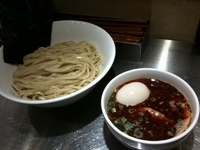 「辛つけ麺 ¥850 +味付け玉子 ¥100 （中辛） 中盛まで無」@麺創研かなで 府中本店の写真